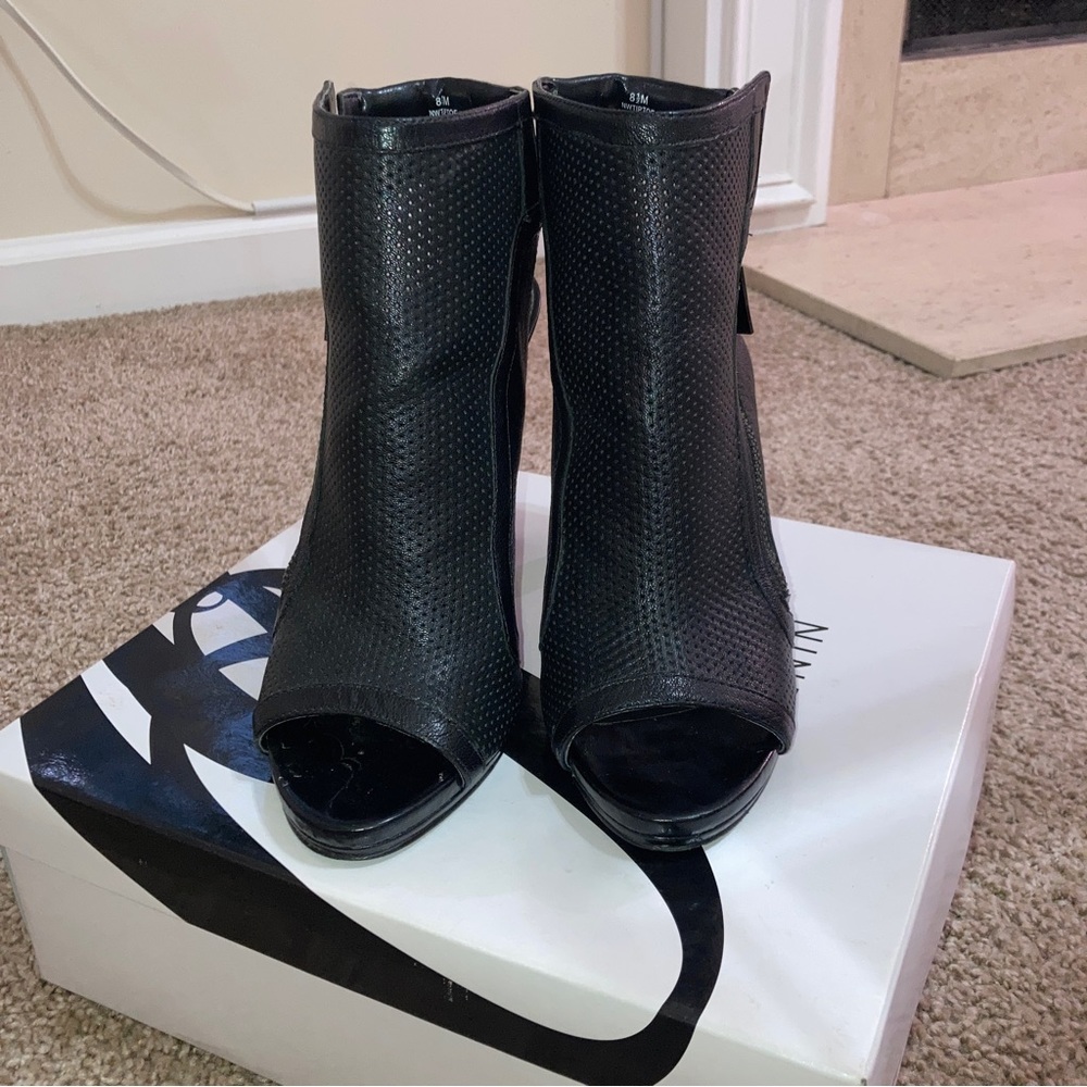 Nine West Black Tiptoe Booties Size 8.5 - Picture 9 of 9